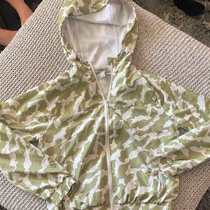 Size M spring rain jacket worn once like new